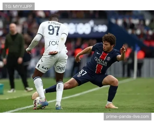 内维斯17岁欧冠首秀解析：天才起点如何奠定其技术上限与成长路径